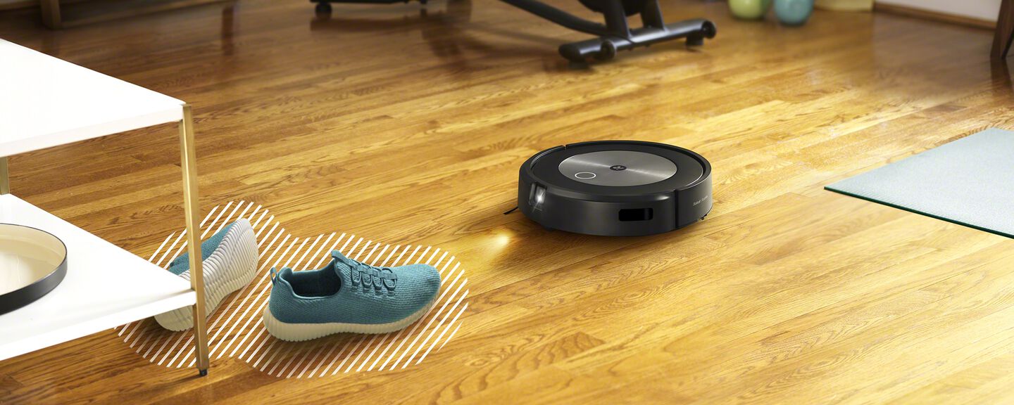 Um Roomba a detetar sapatos no chão